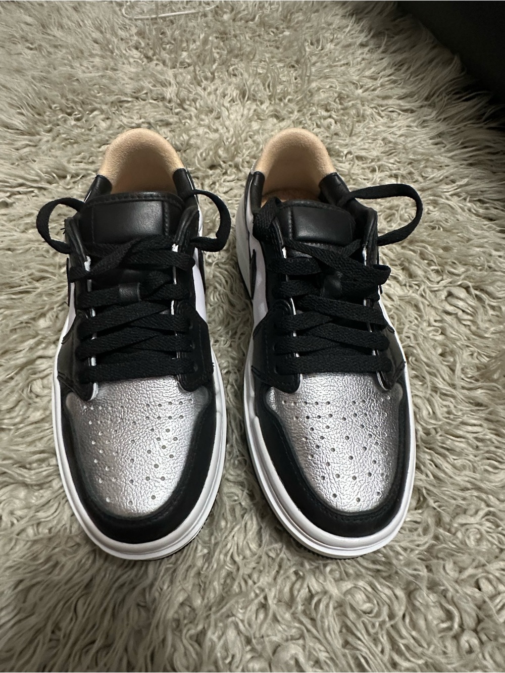 Nike Kids Silver and Black Low-Top Sneakers